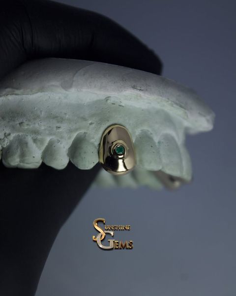 Cap de grillz en oro 18K con esmeralda colombiana